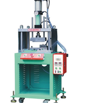 清理氣壓鉚接機(jī)過(guò)程中有哪些要注意？