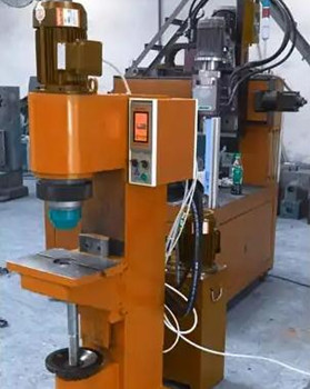 鉚接機廠家有哪些規(guī)格型號？
